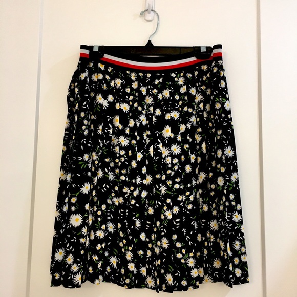 Tommy Hilfiger skirt. Size 14. - Picture 1 of 6